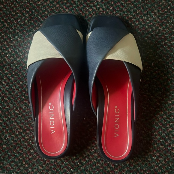 Vionic Miramar slide sandal sz 7m navy, and tan - Picture 1 of 4